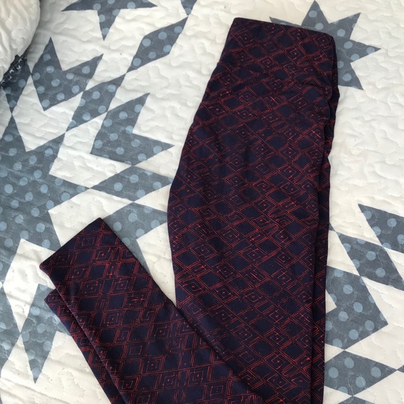LuLaRoe Pants - LuLaRue one Sz Leggings. Navy blue & Red LuLaRoe Pants - LuLaRue one Sz Leggings. Navy blue & Red